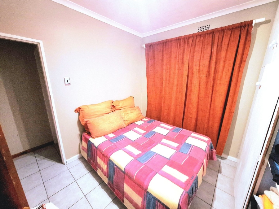 To Let 4 Bedroom Property for Rent in Rocklands Western Cape